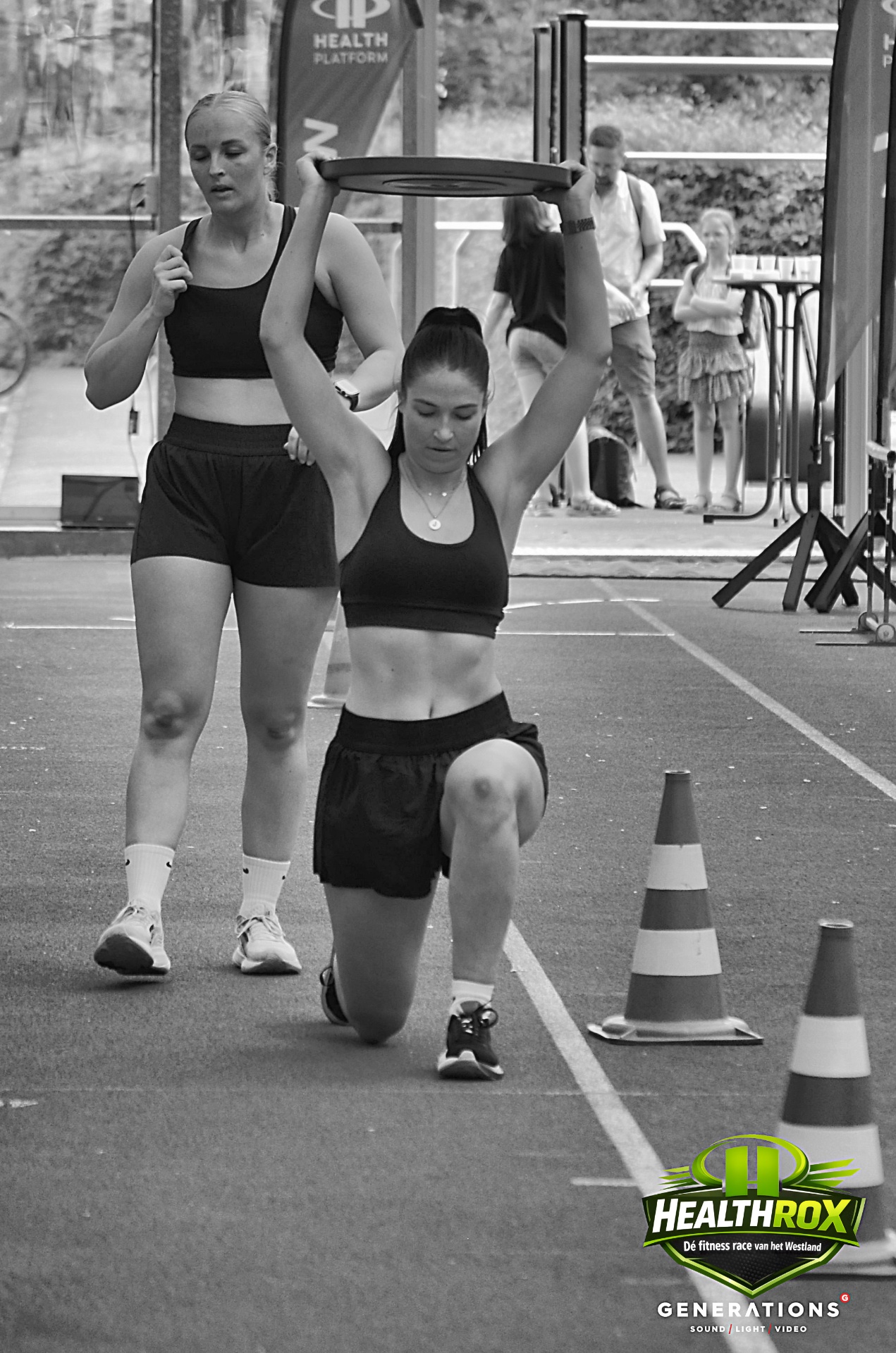 Plate Overhead Walking Lunges